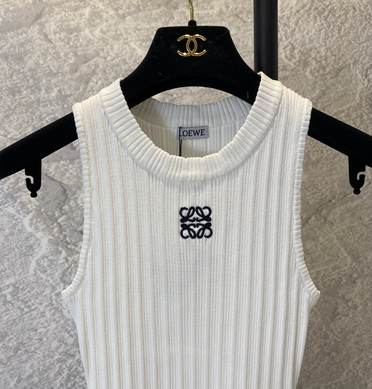 Neues Sommerkleid aus Seidenstrick