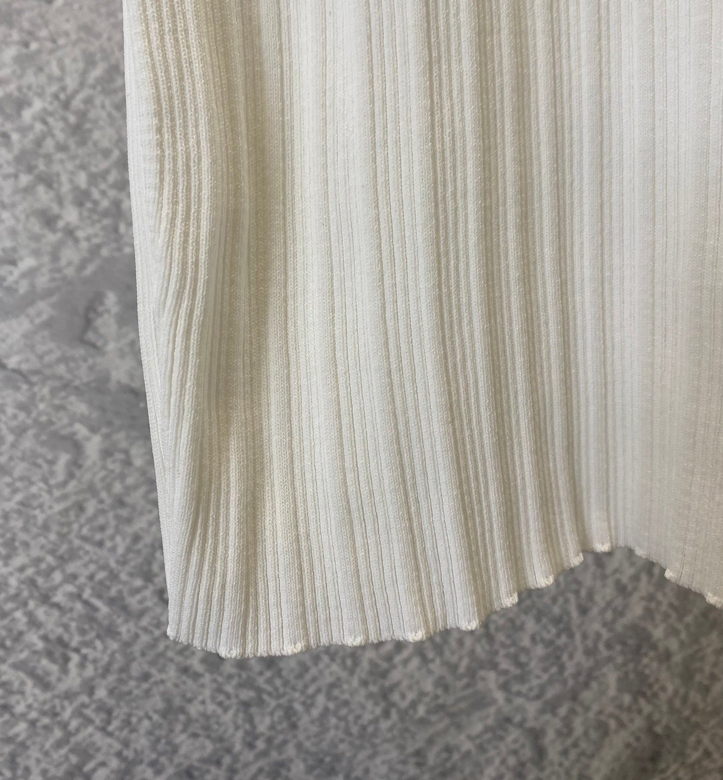 Neues Sommerkleid aus Seidenstrick