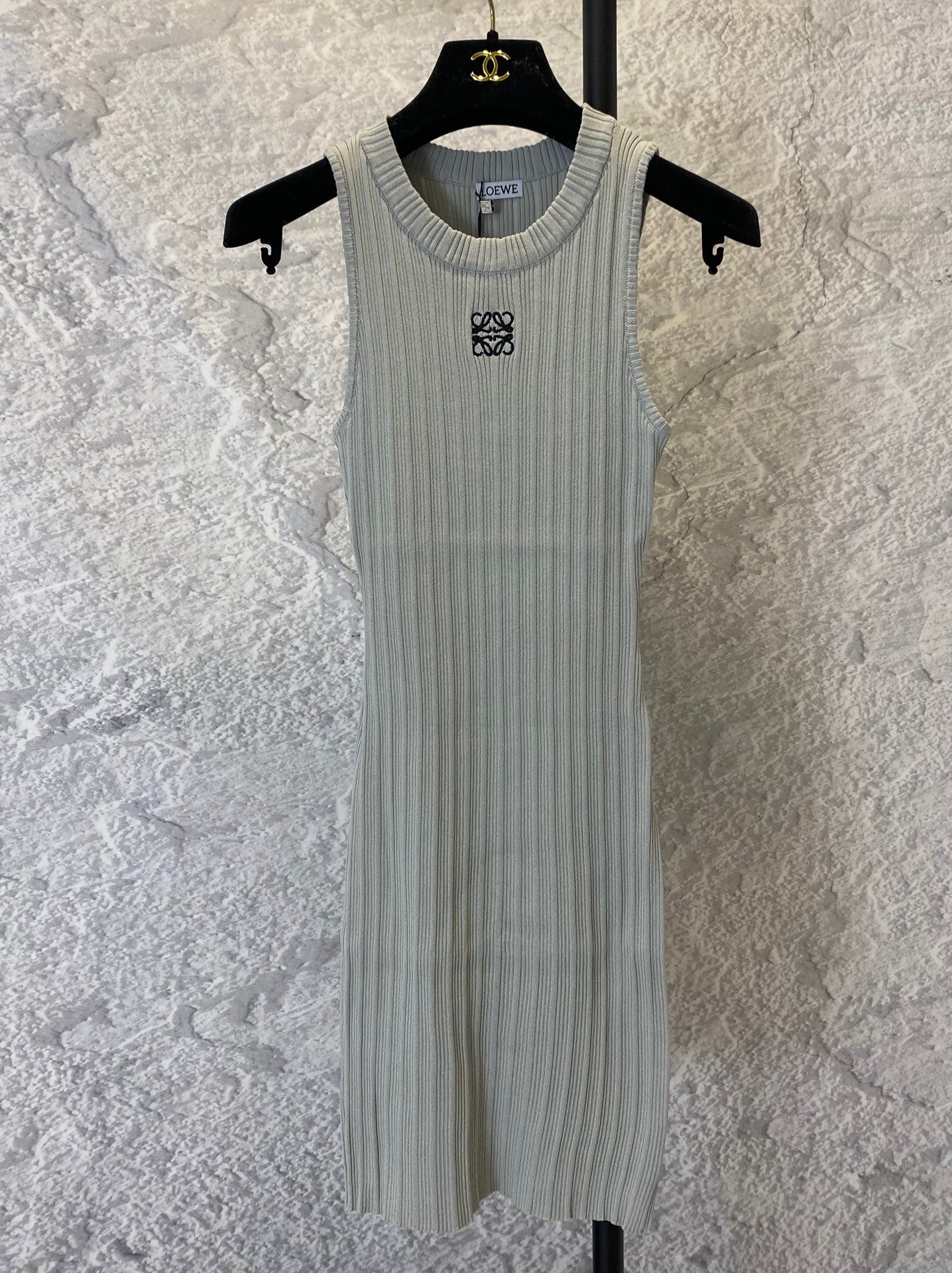 Neues Sommerkleid aus Seidenstrick