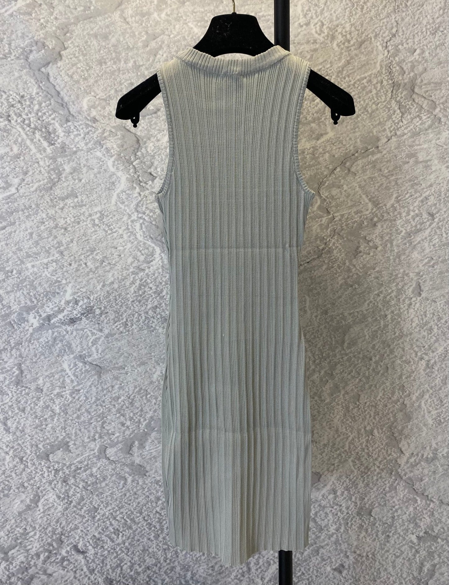Neues Sommerkleid aus Seidenstrick