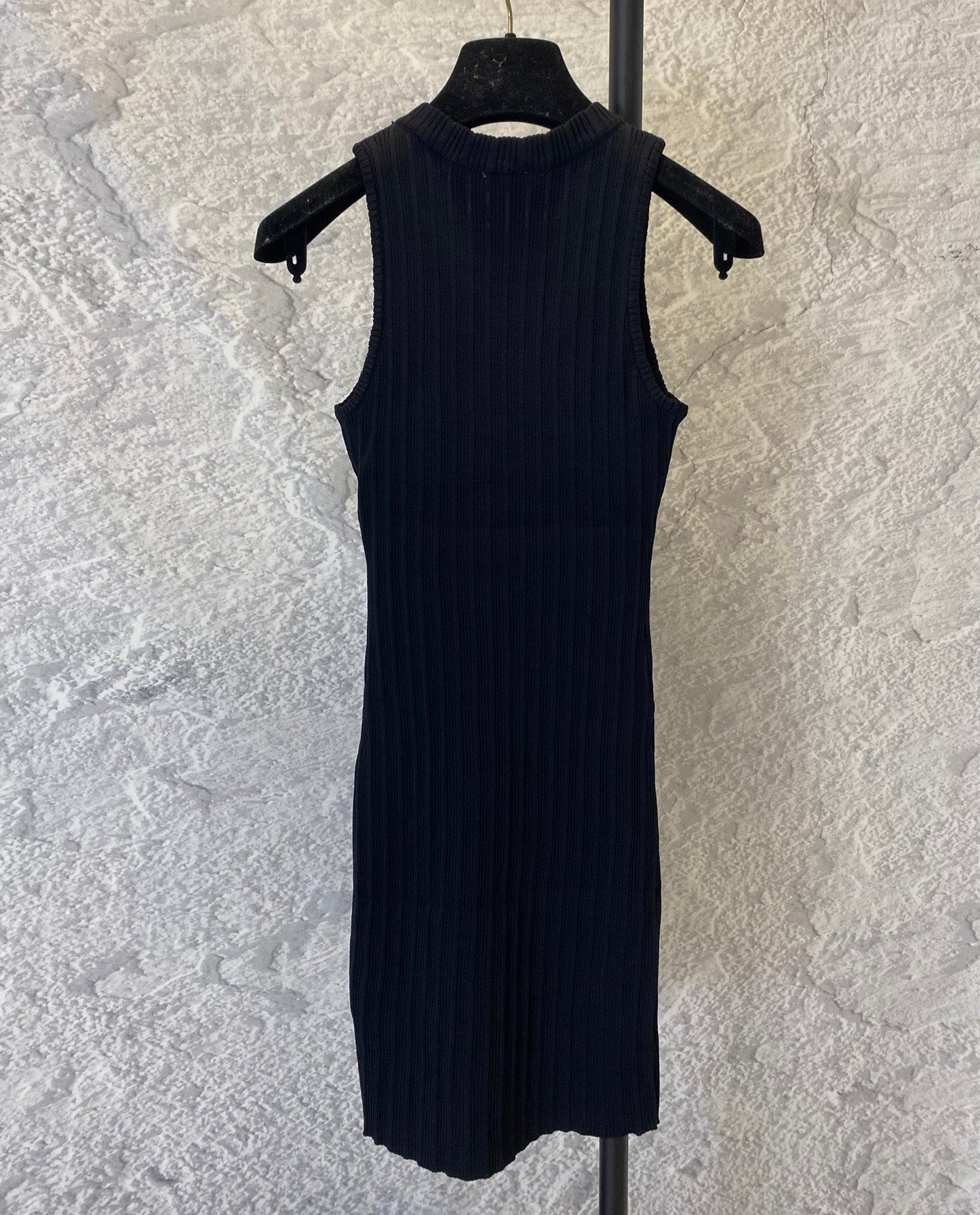 Neues Sommerkleid aus Seidenstrick