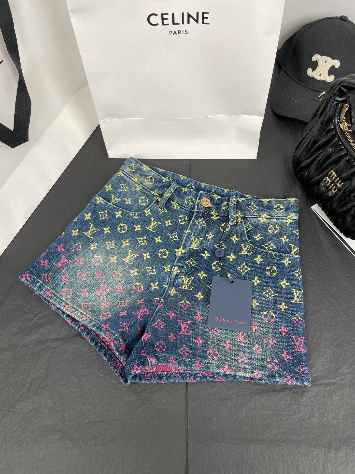 Jacquard-Jeansshorts mit Regenbogen-Farbverlauf