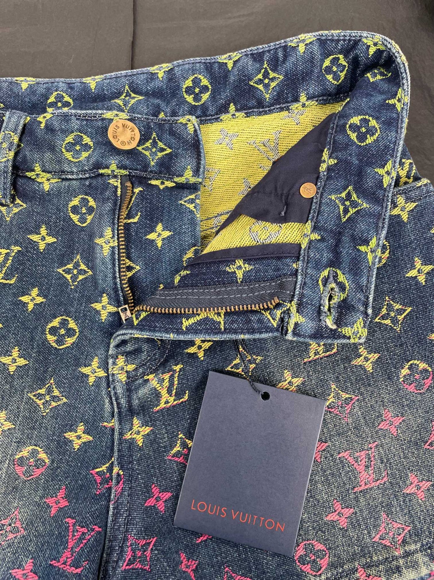 Jacquard-Jeansshorts mit Regenbogen-Farbverlauf