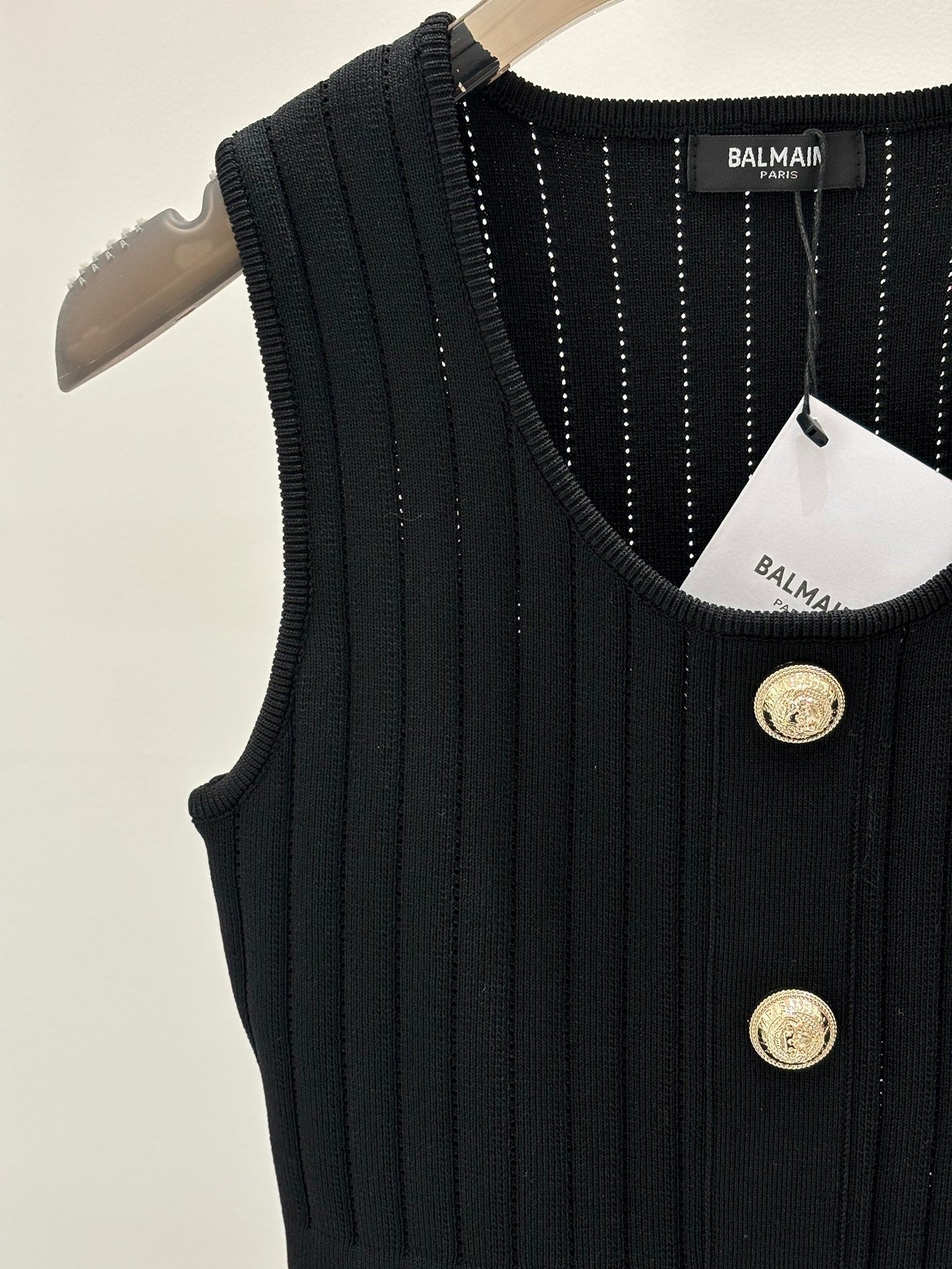 Robe en maille ajustée à boutons lourds Temperance