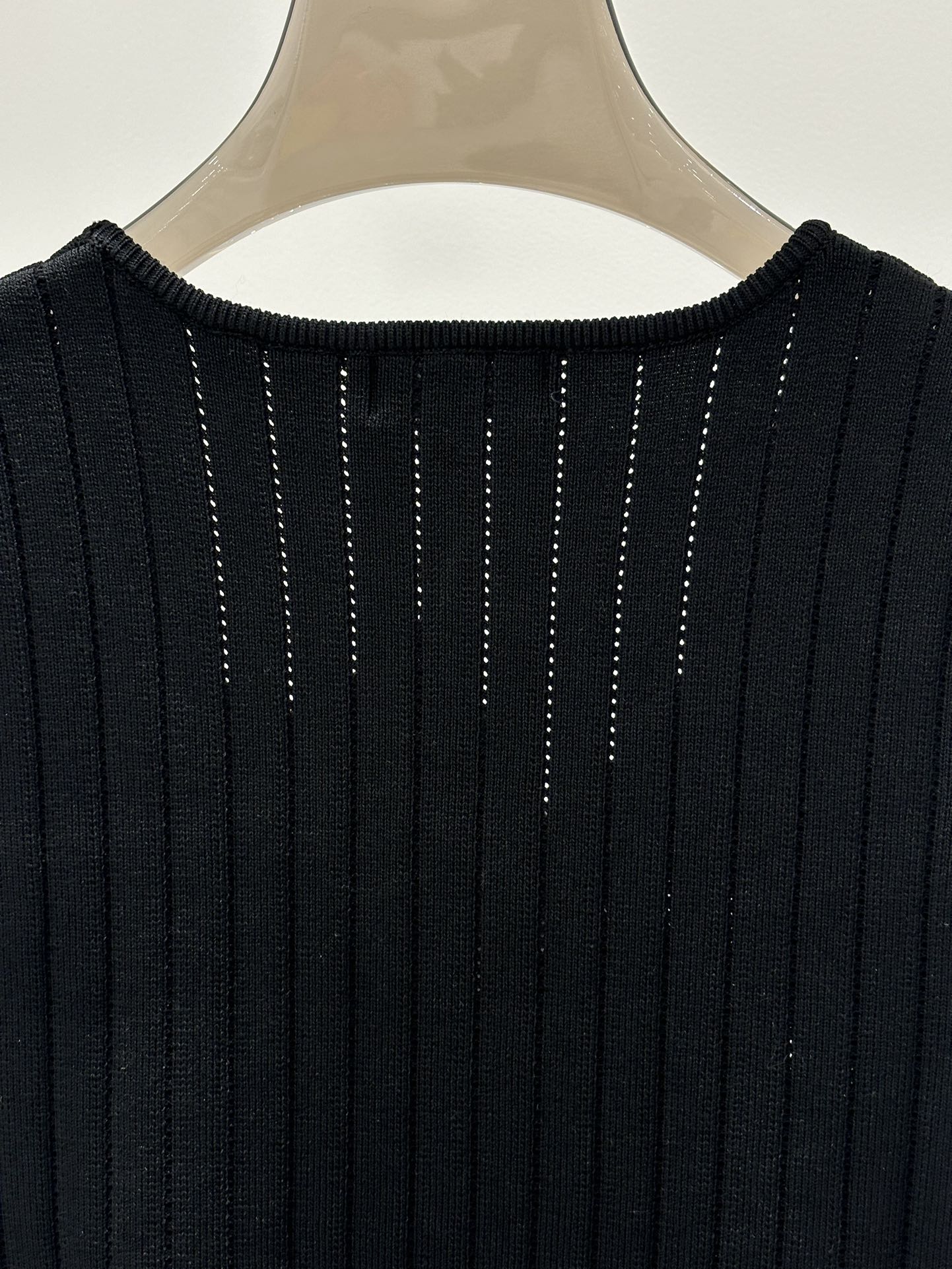 Robe en maille ajustée à boutons lourds Temperance