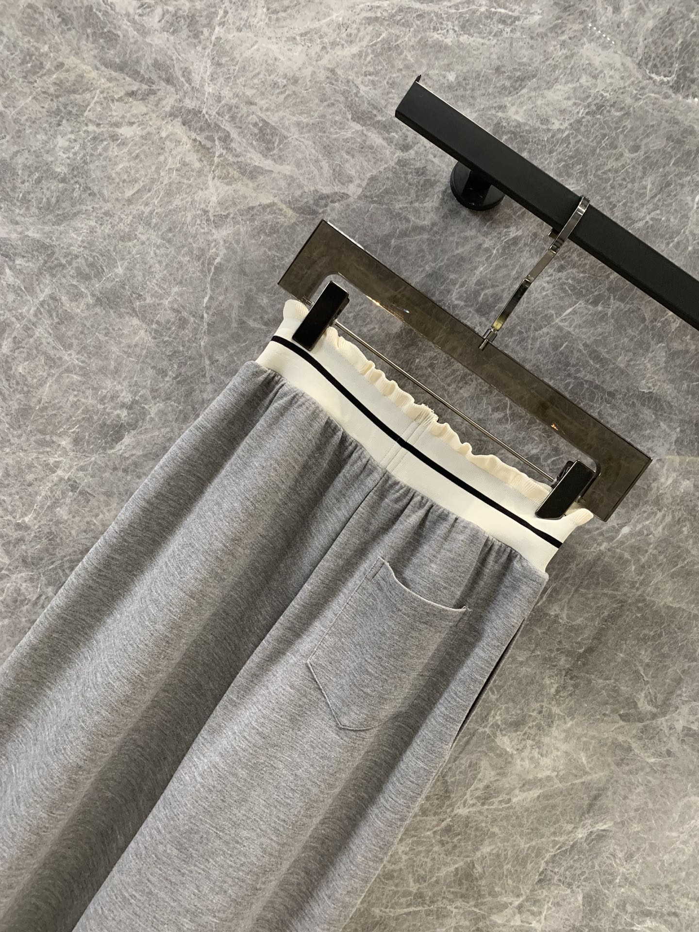 Pantalon décontracté à ourlet champignon et ceinture