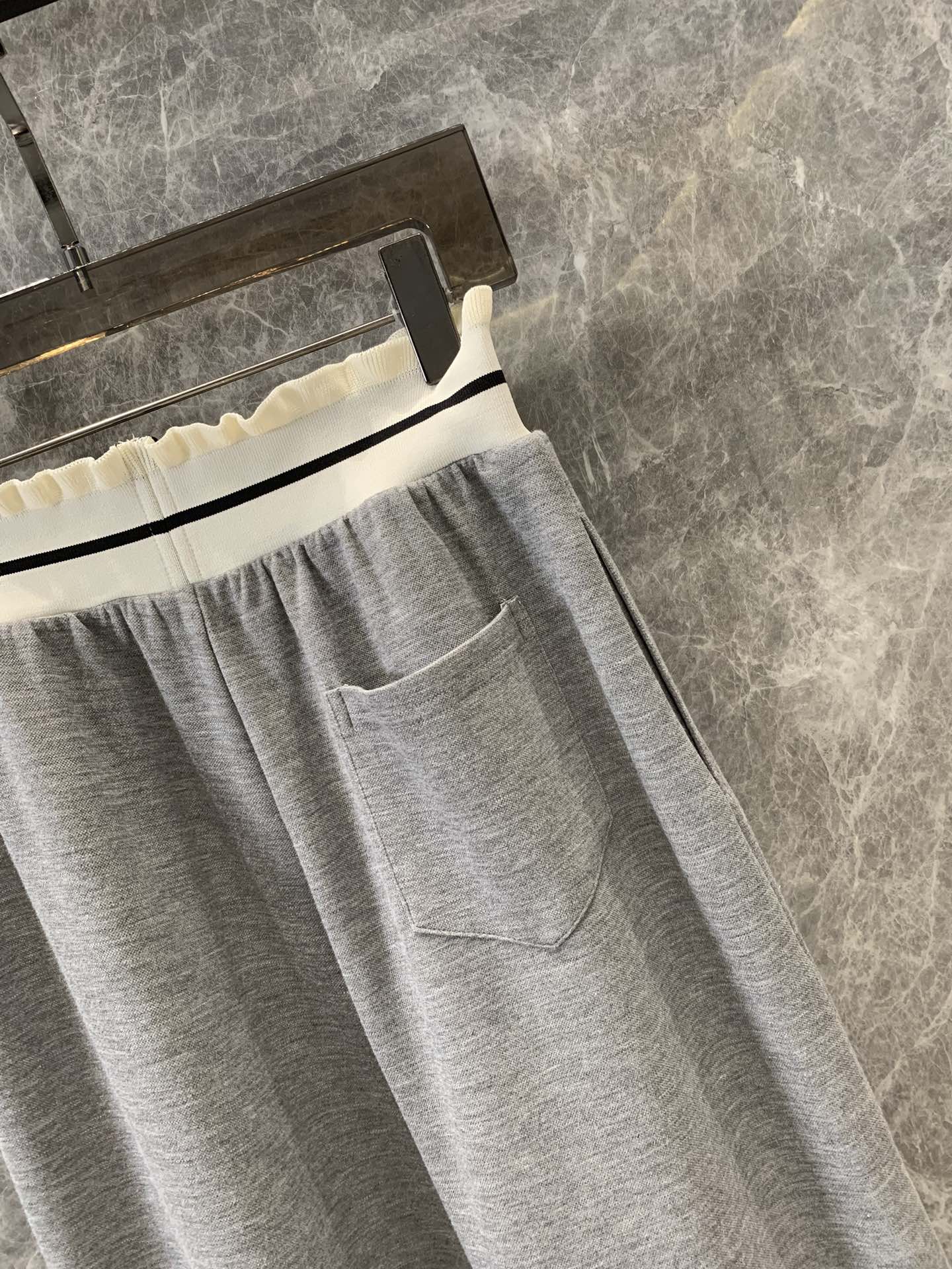 Pantalon décontracté à ourlet champignon et ceinture