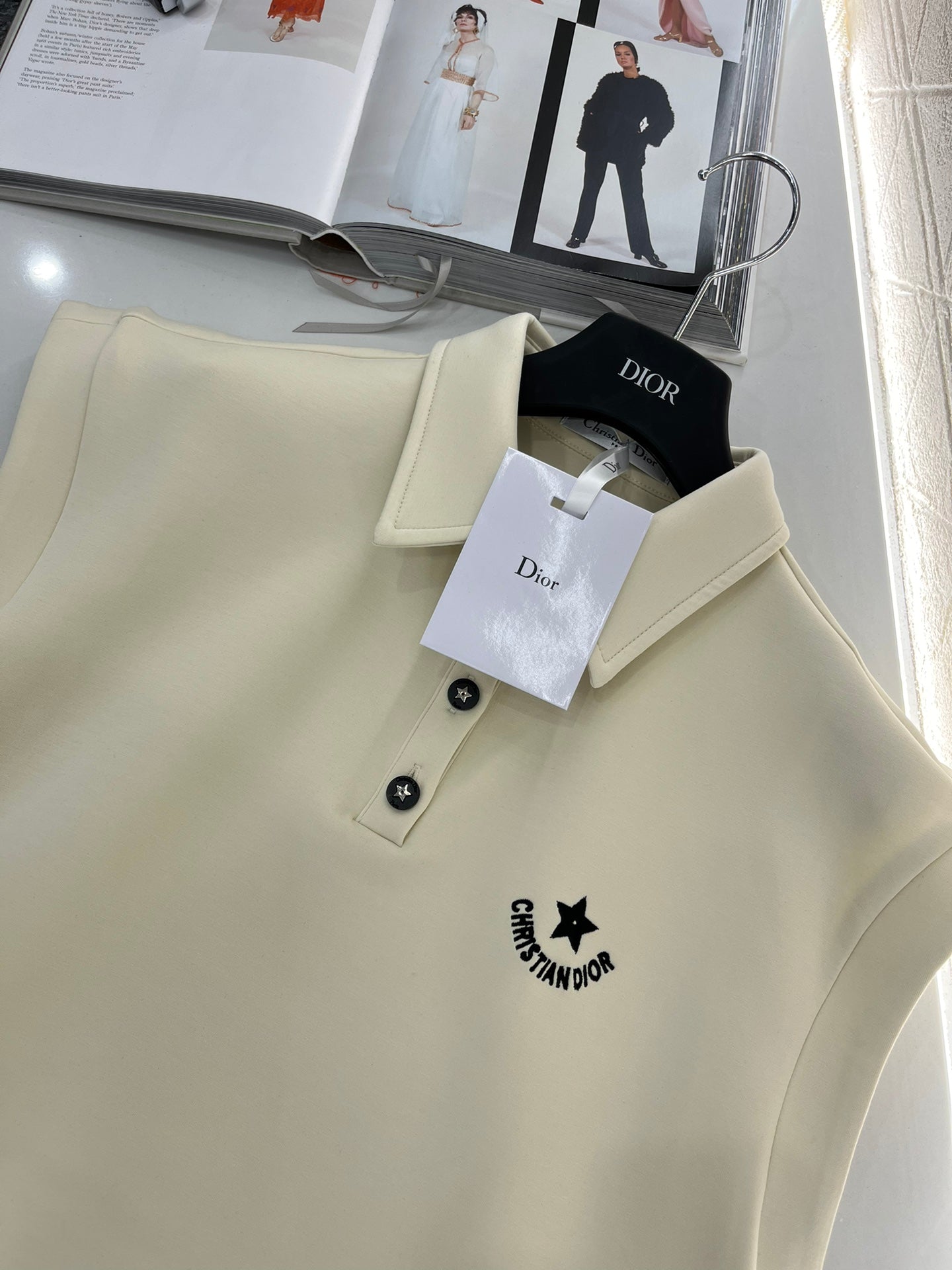 Ärmelloses Set aus Weste, Rock und Hose