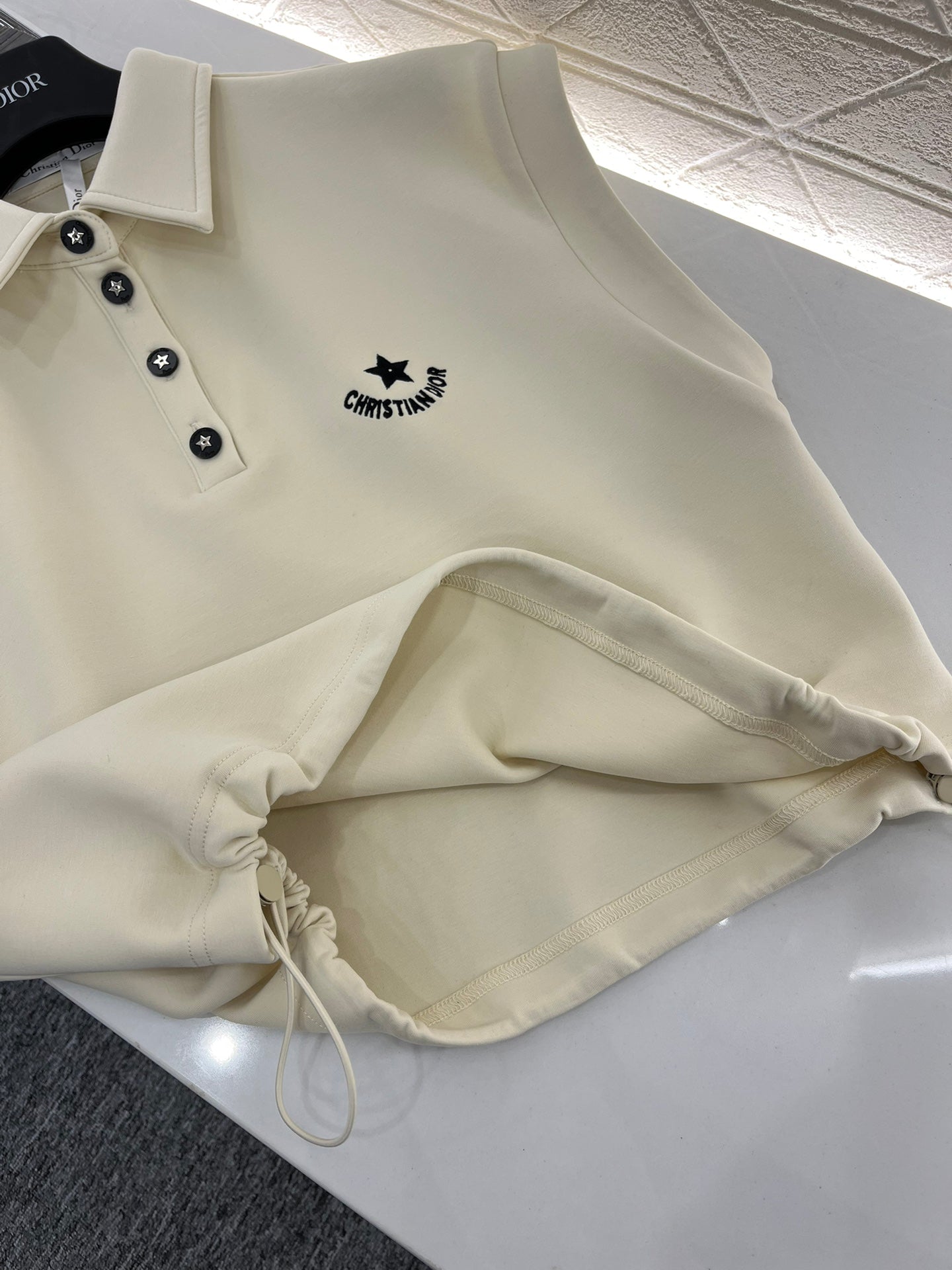 Ärmelloses Set aus Weste, Rock und Hose