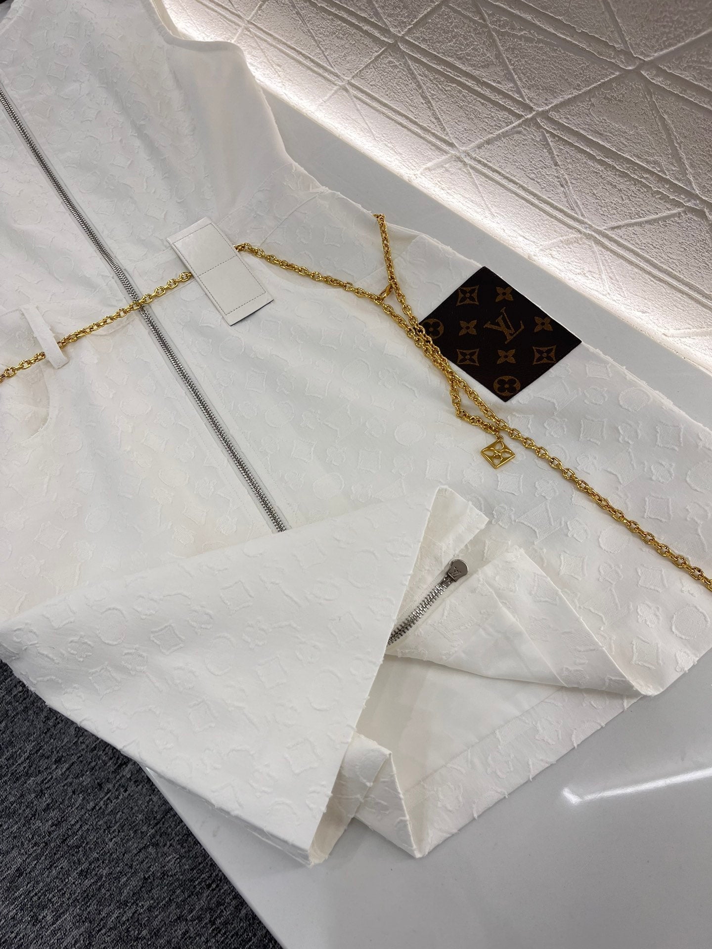 Robe jacquard avec chaîne à la taille