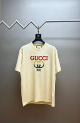 T-shirt brodé avec lettres