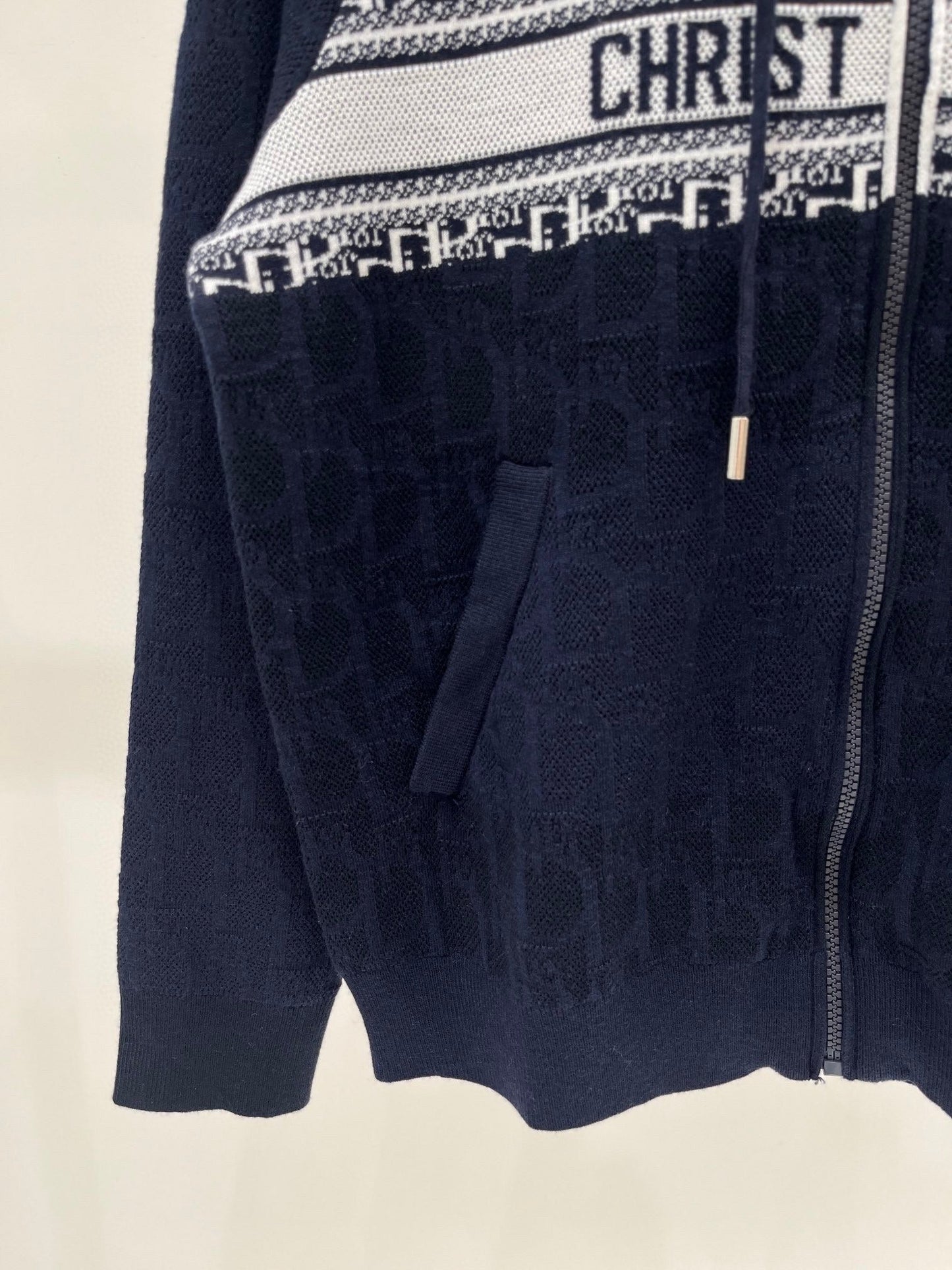 D Nouveau sweat à capuche avec monogramme et fermeture éclair en tricot à manches longues