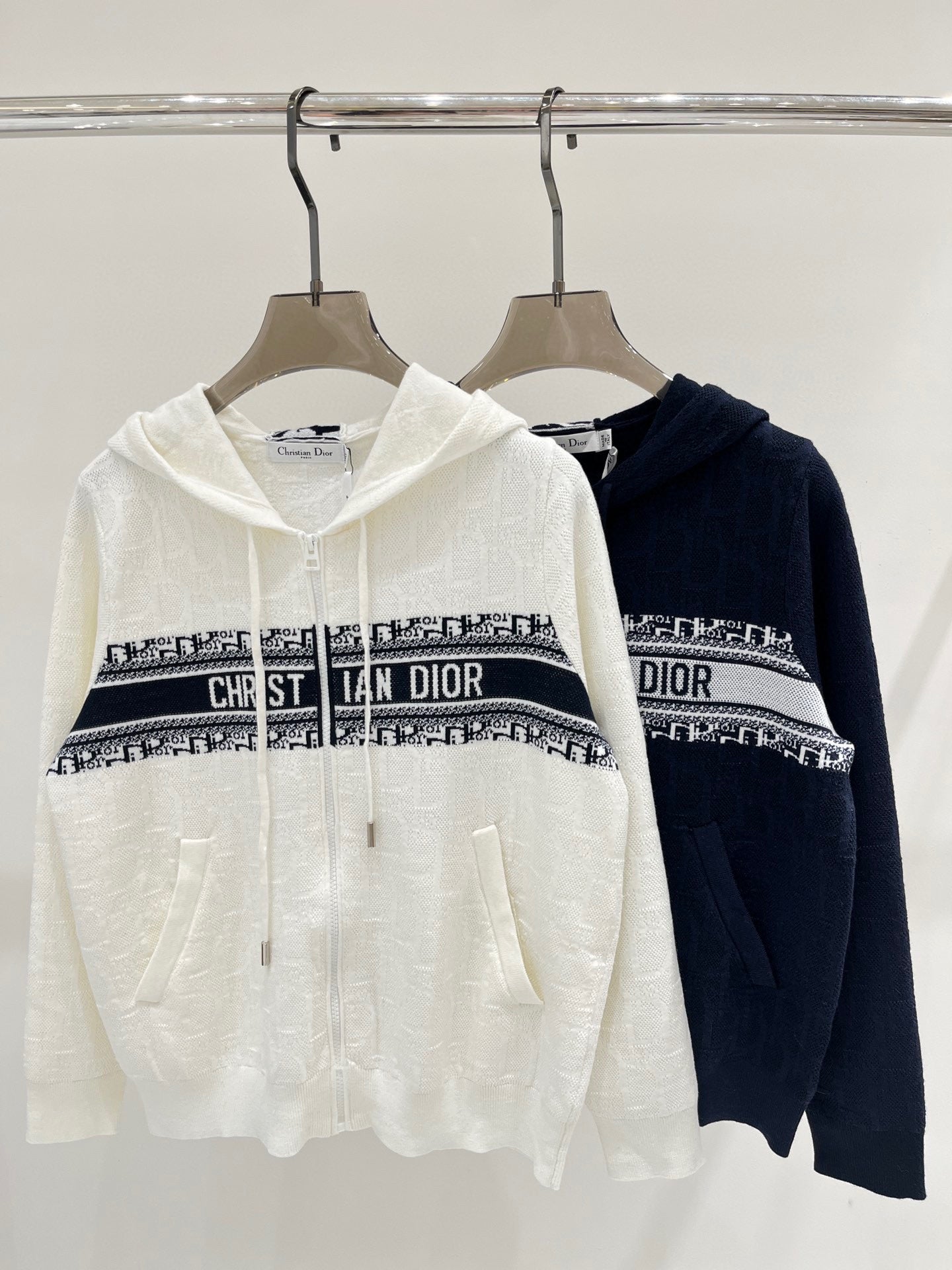 D Nouveau sweat à capuche avec monogramme et fermeture éclair en tricot à manches longues