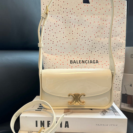 Sac en cuir de veau CC modèle numéro 67086 (25 × 15 × 7,5 cm)