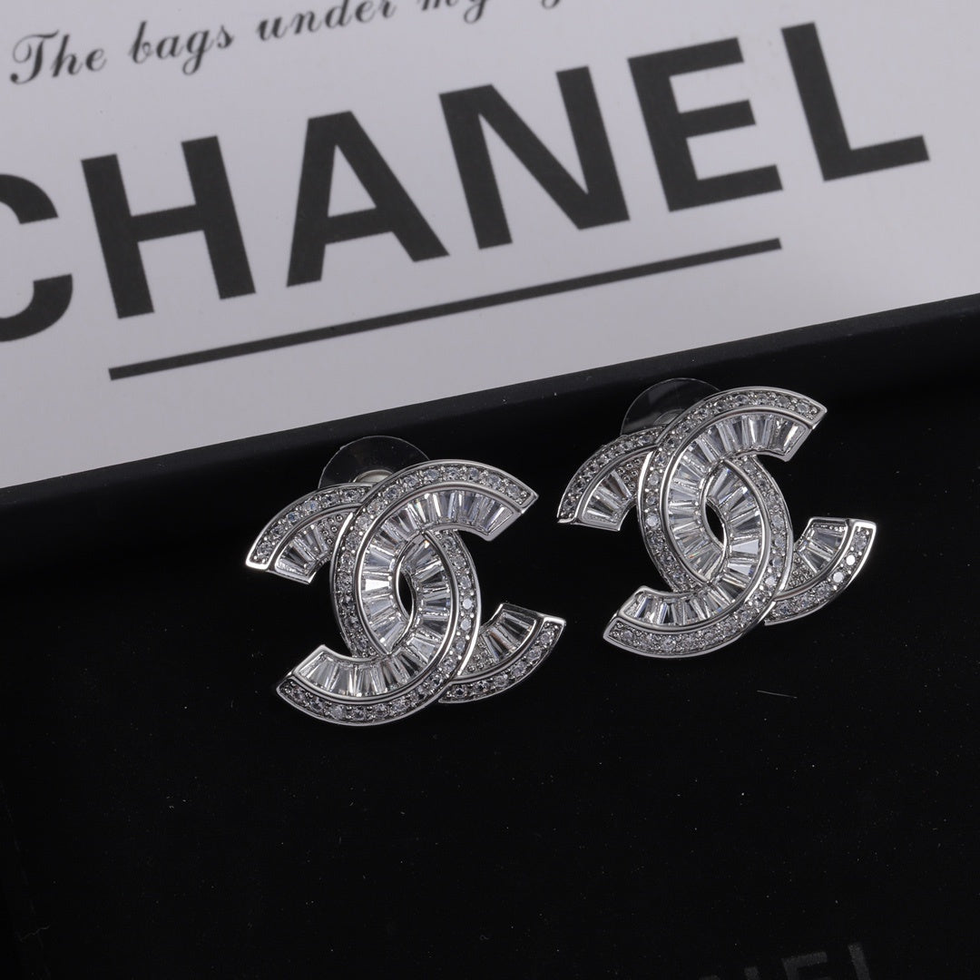 Neue Spiraldiamantohrringe