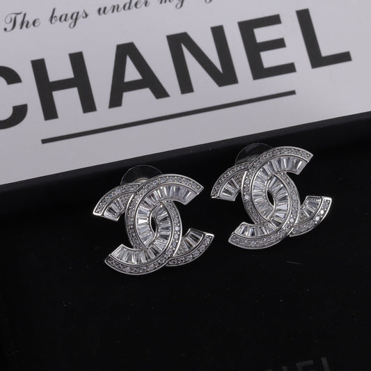 Nouvelles boucles d'oreilles spirales en diamant