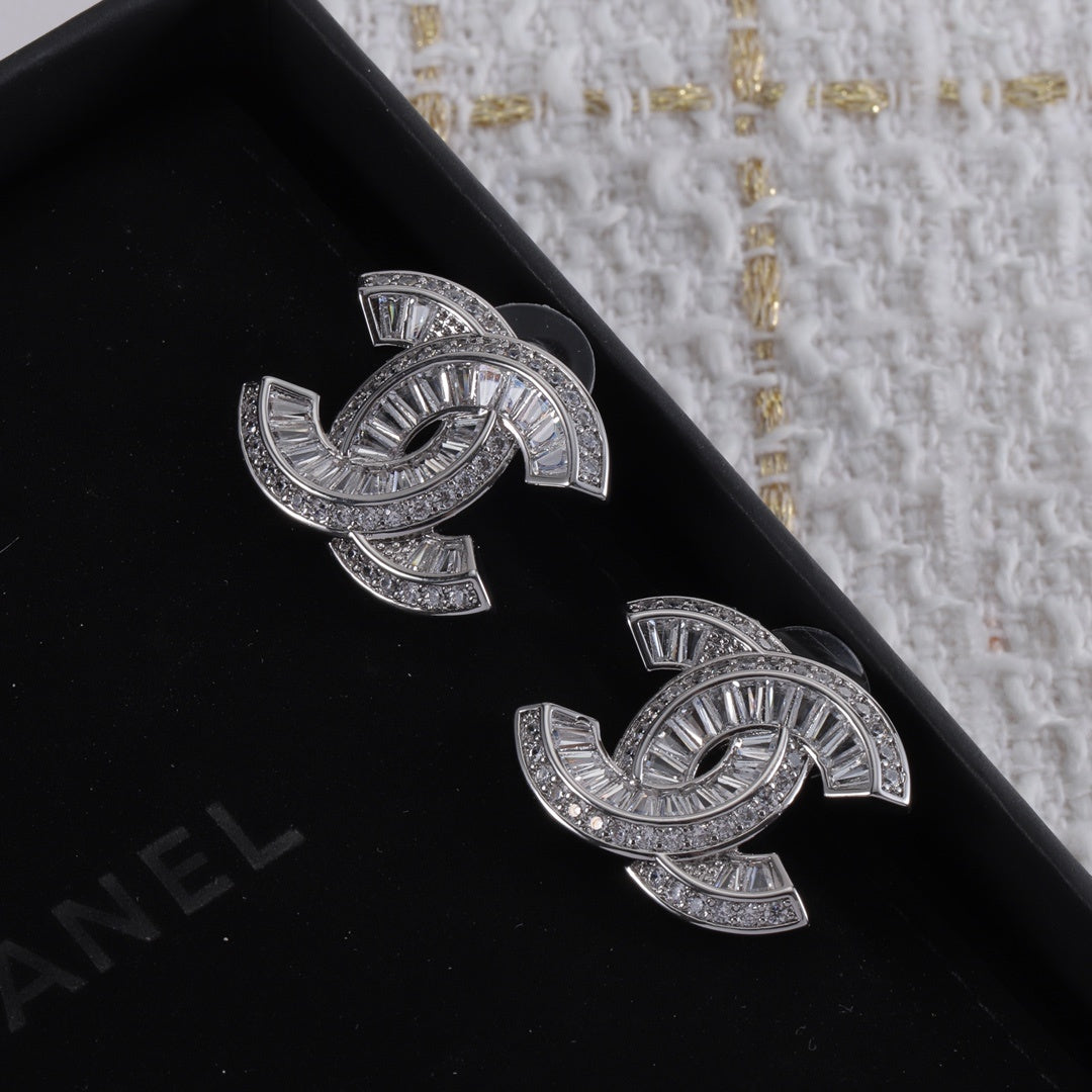 Neue Spiraldiamantohrringe