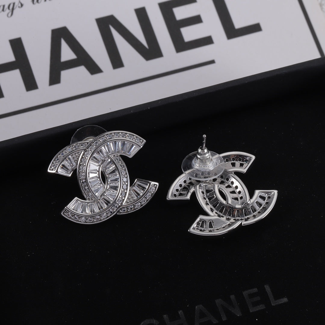 Neue Spiraldiamantohrringe