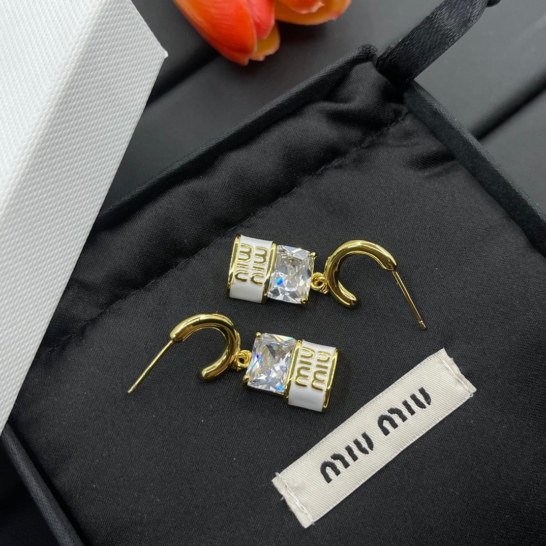 Neue Buchstabenohrringe