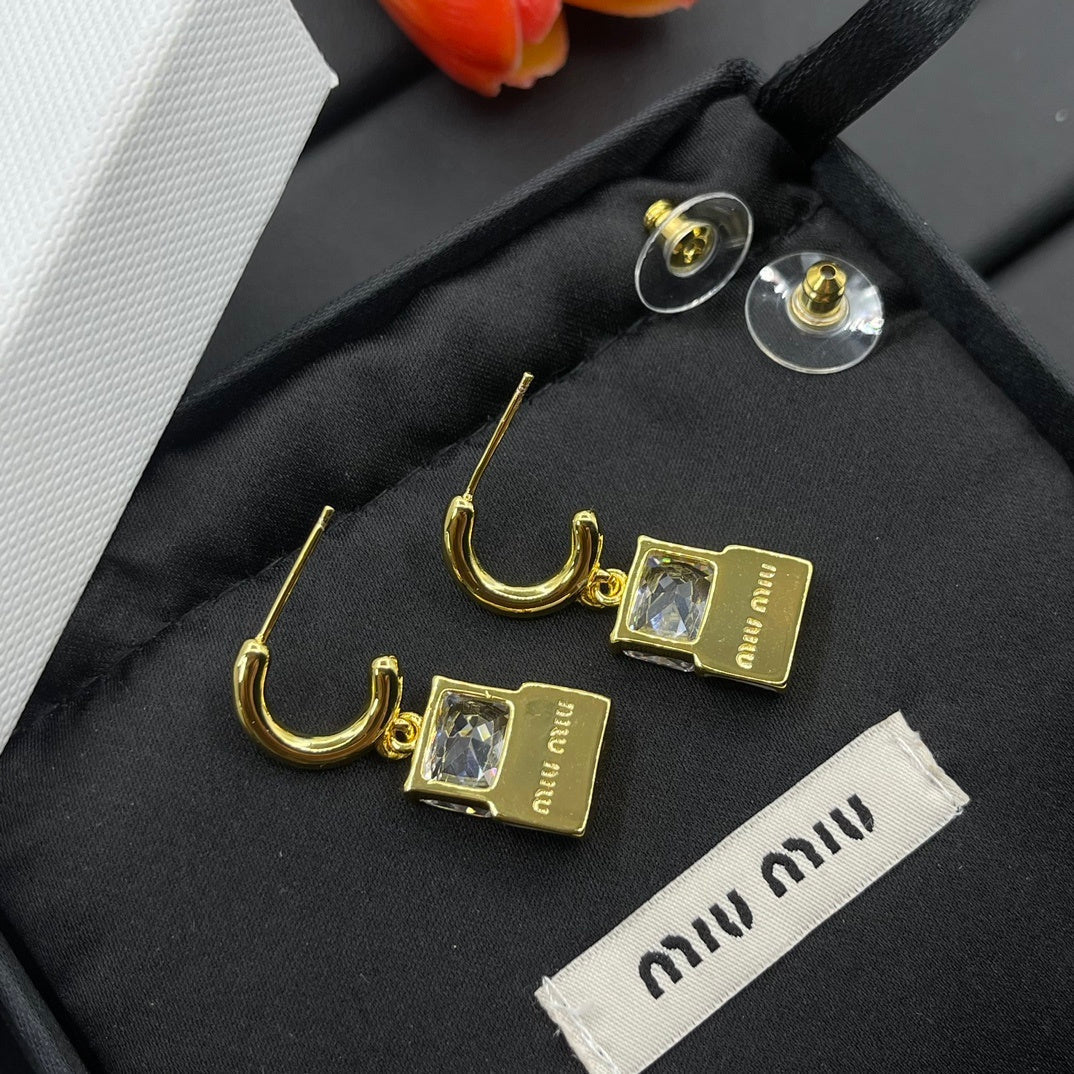 Neue Buchstabenohrringe