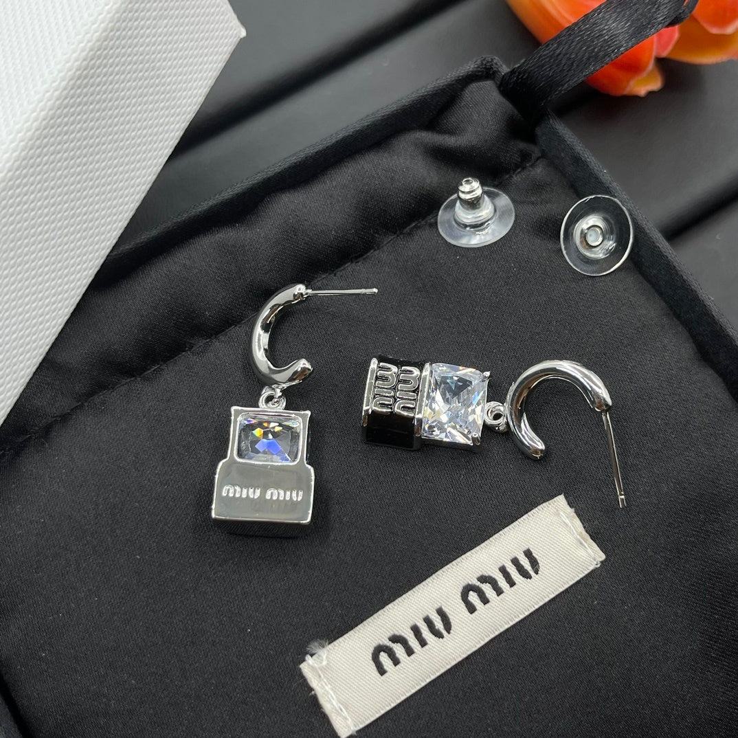 Neue Buchstabenohrringe