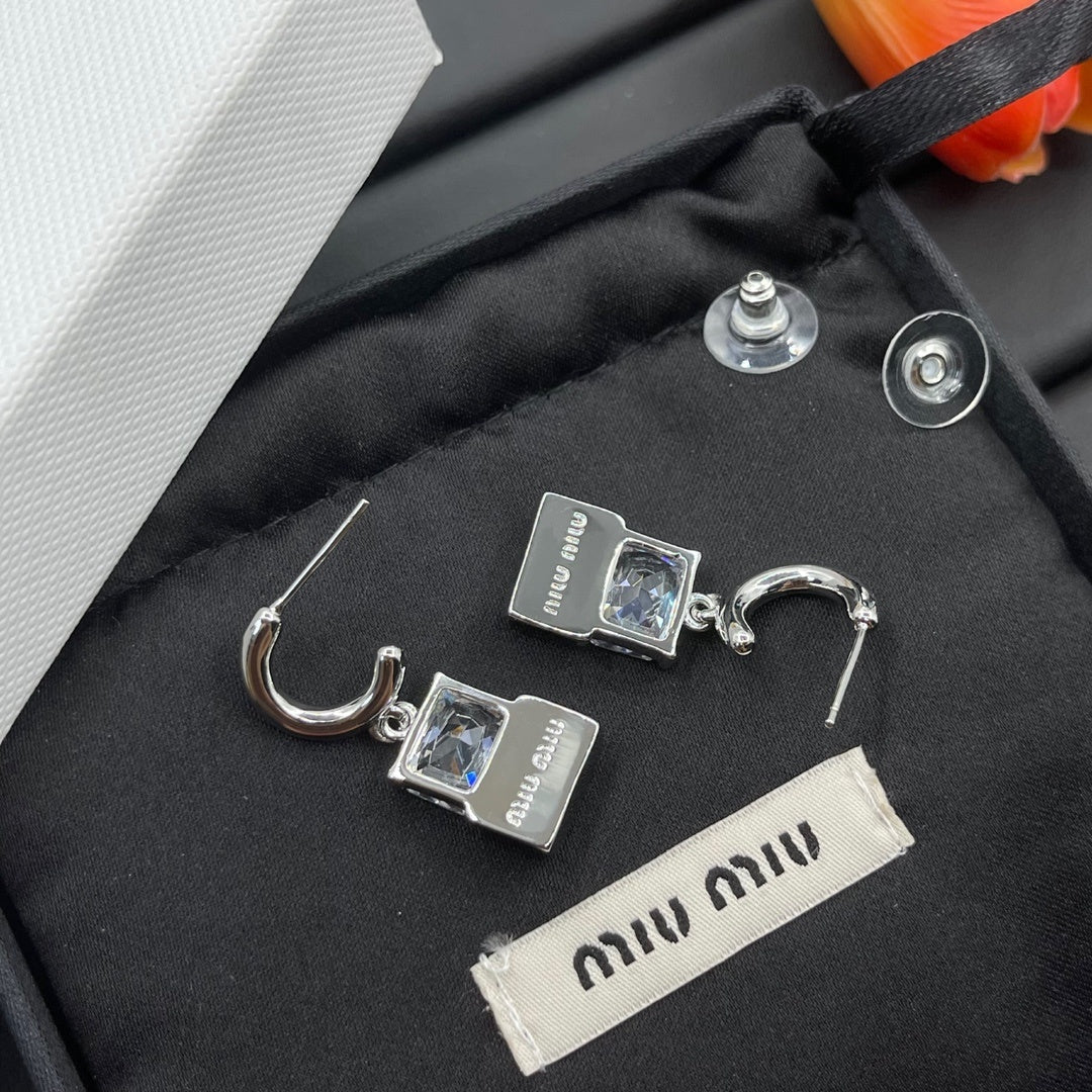 Neue Buchstabenohrringe