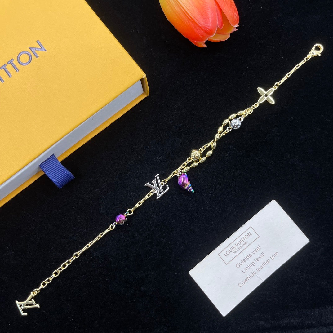 Halskette mit neuem Logo