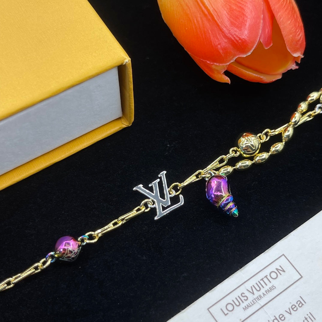 Halskette mit neuem Logo