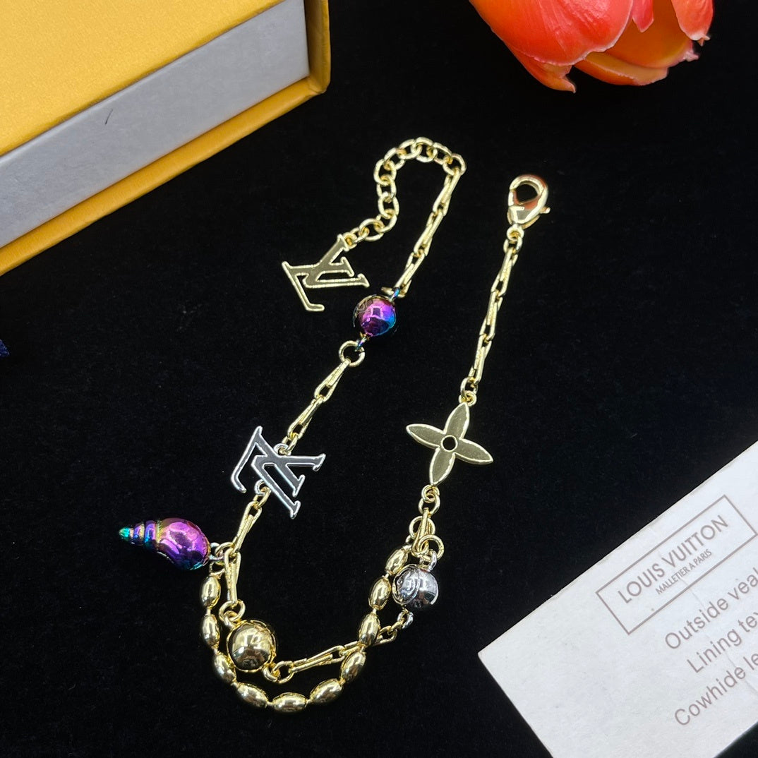 Halskette mit neuem Logo