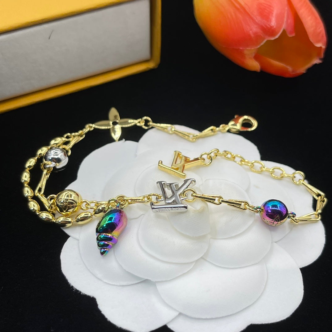 Halskette mit neuem Logo