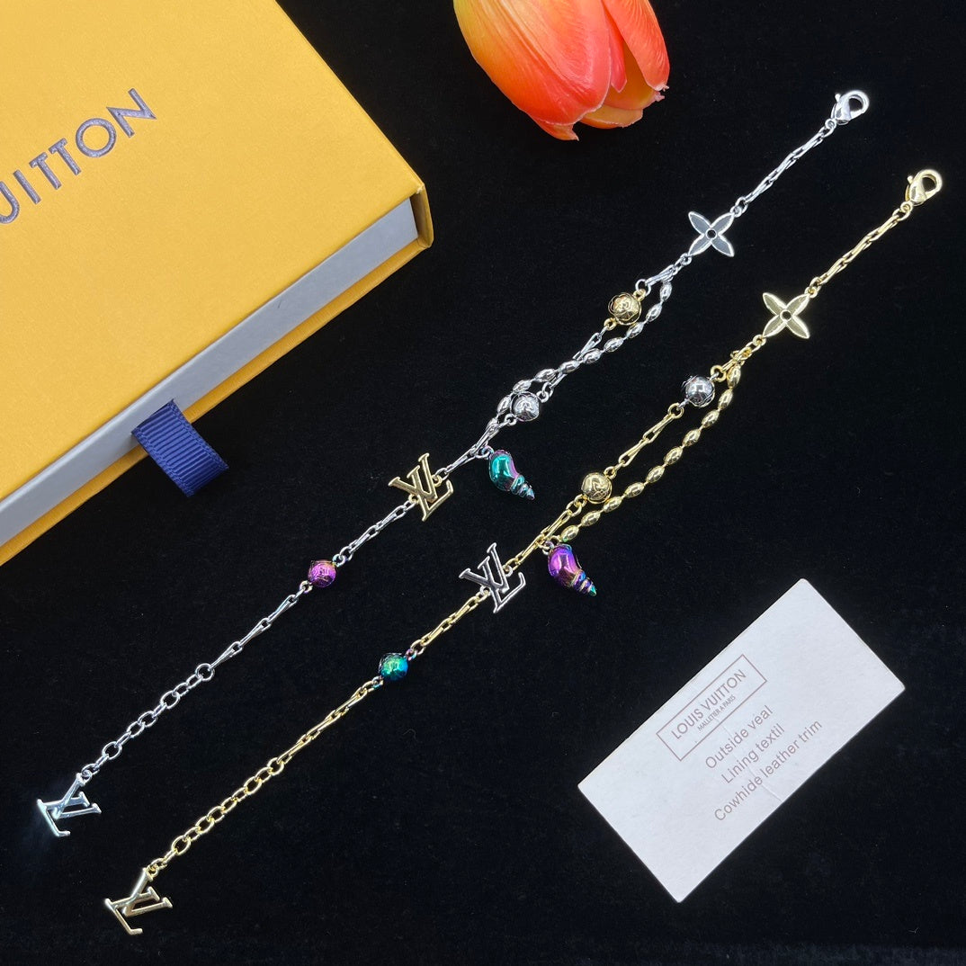 Halskette mit neuem Logo