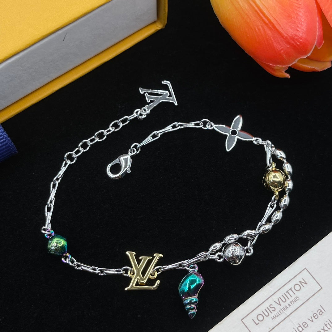 Halskette mit neuem Logo