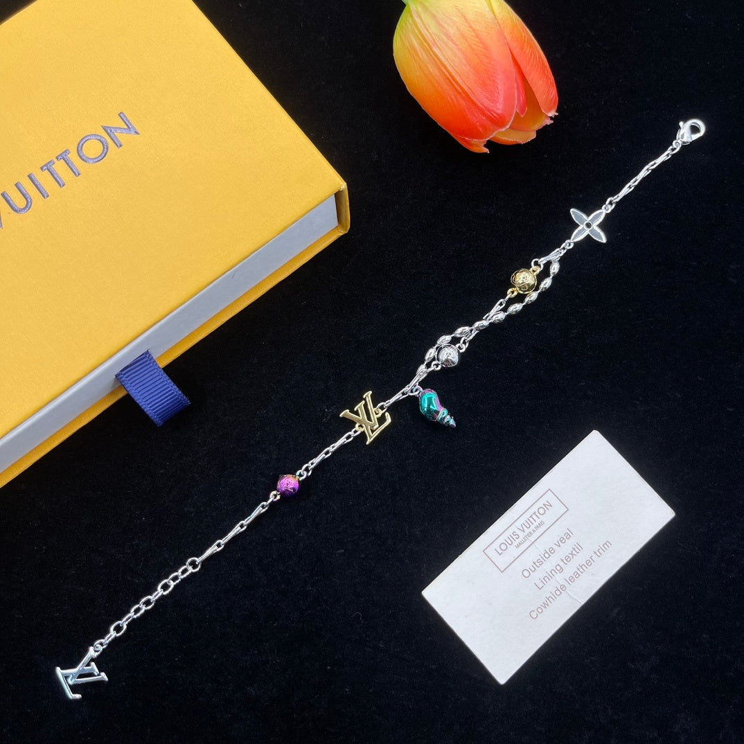 Halskette mit neuem Logo