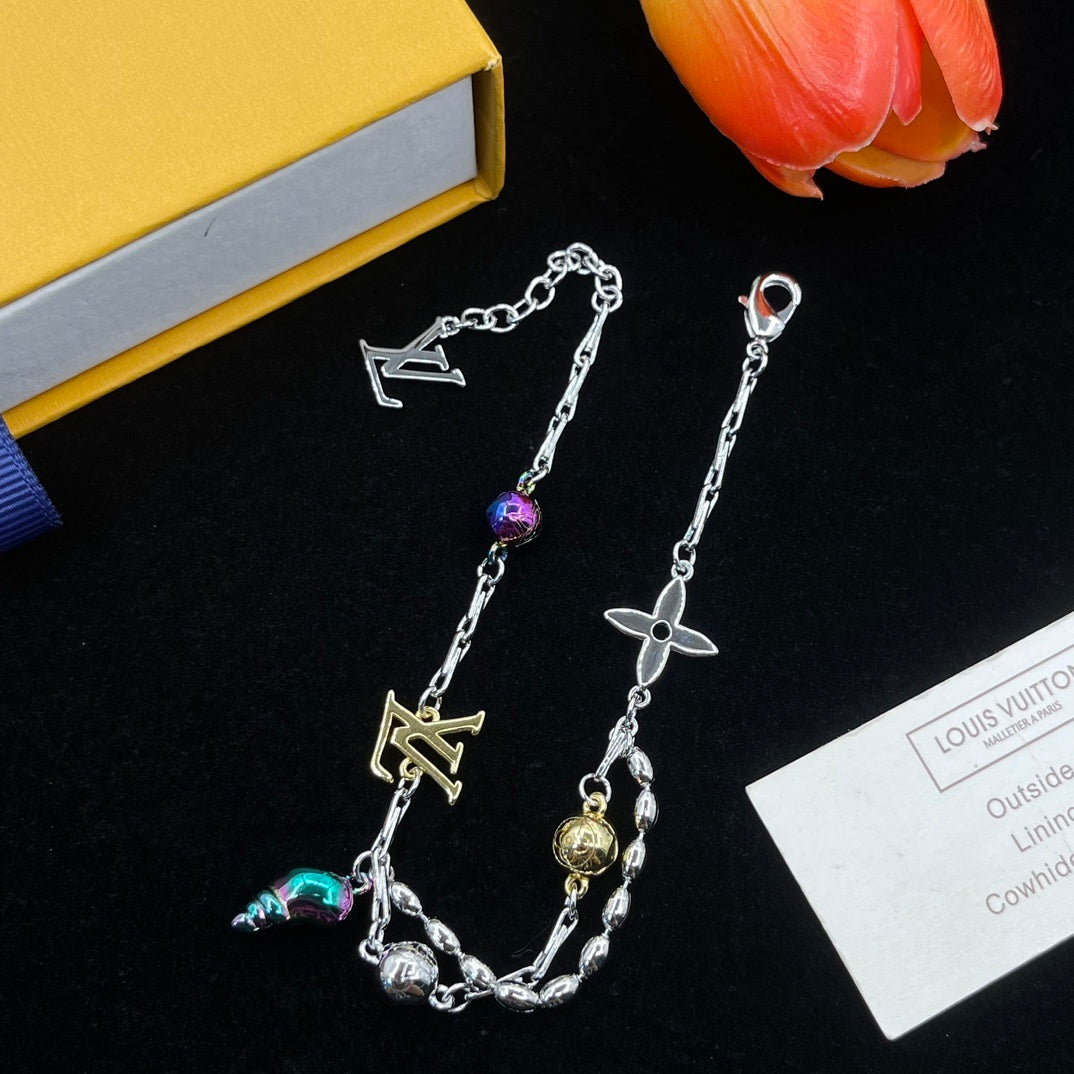 Halskette mit neuem Logo