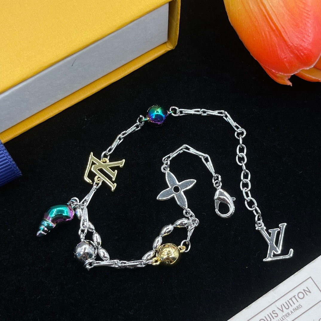 Halskette mit neuem Logo