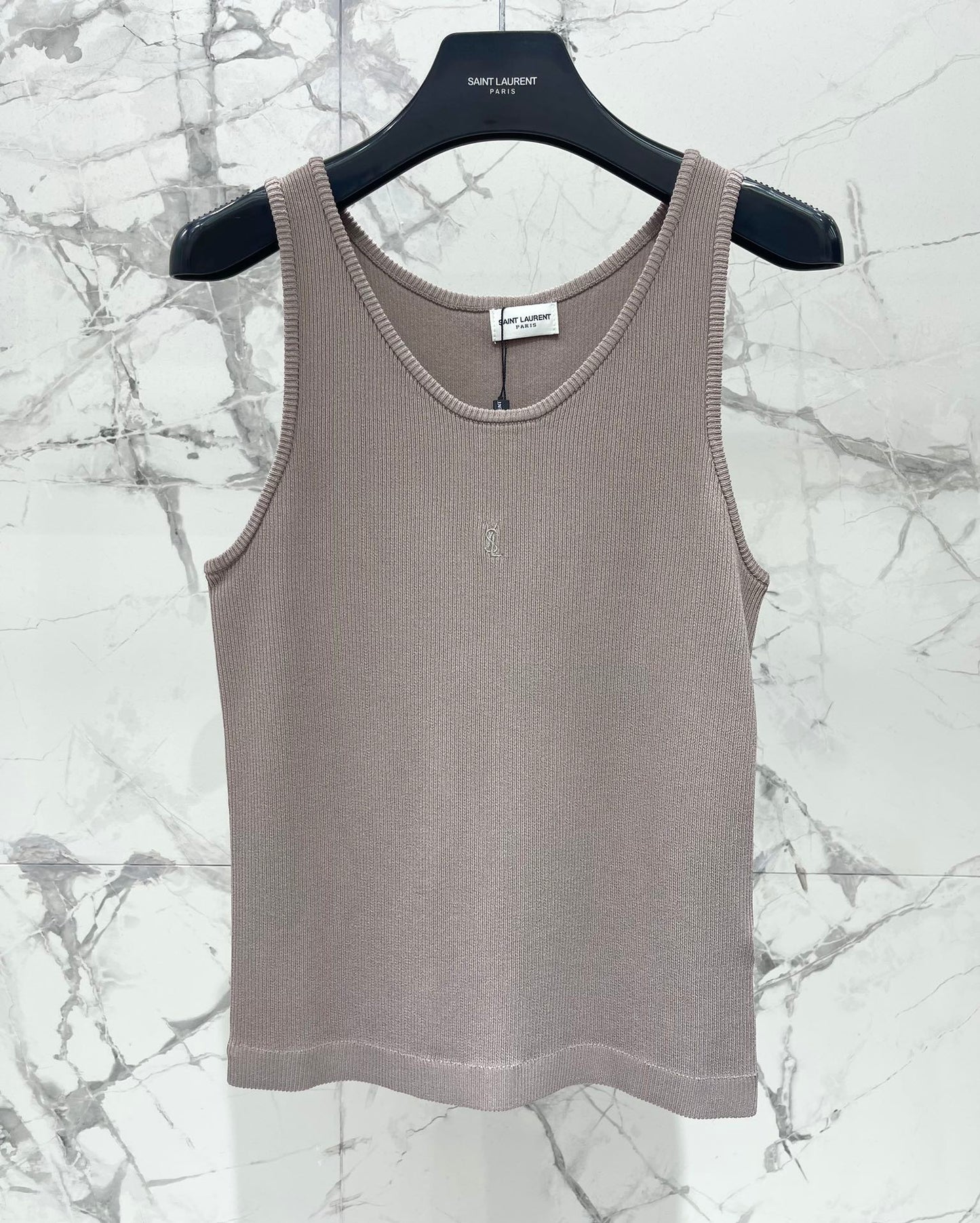 Gilet tricoté une pièce sans couture à col en U