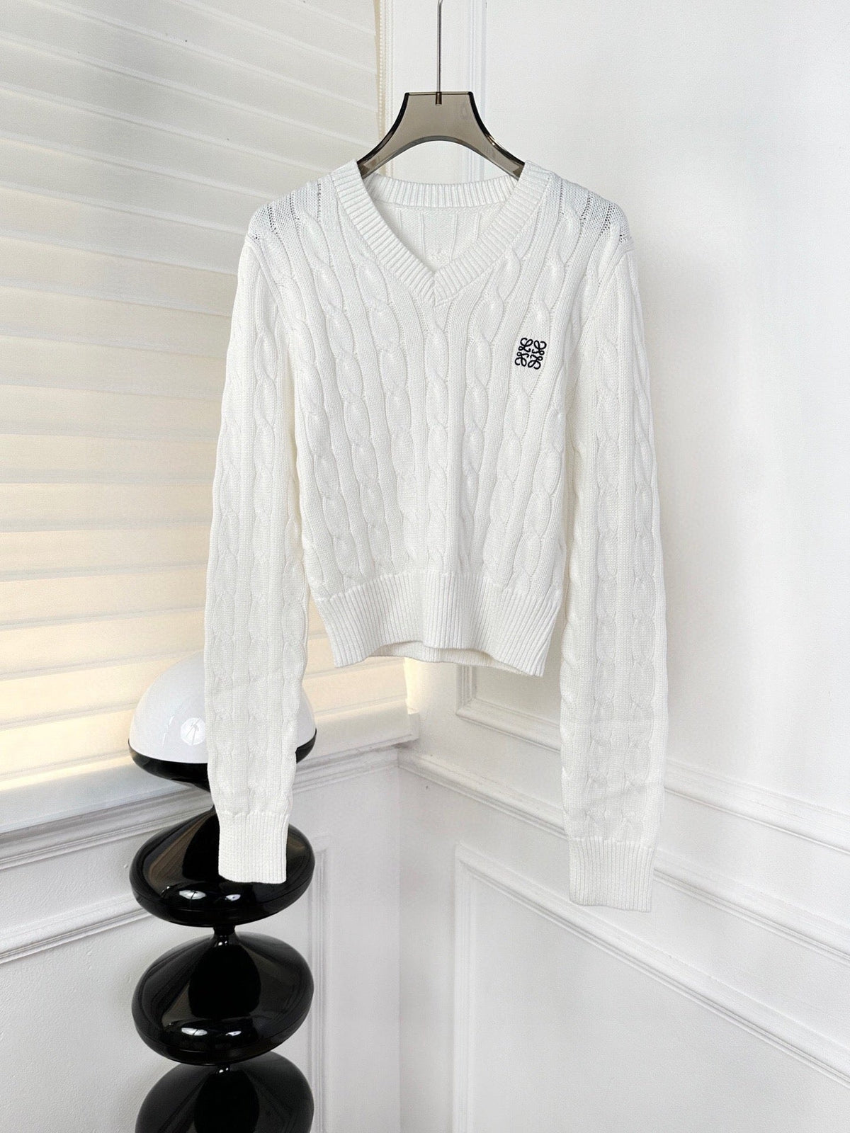 klassischer Pullover mit Rundhalsausschnitt und Logo