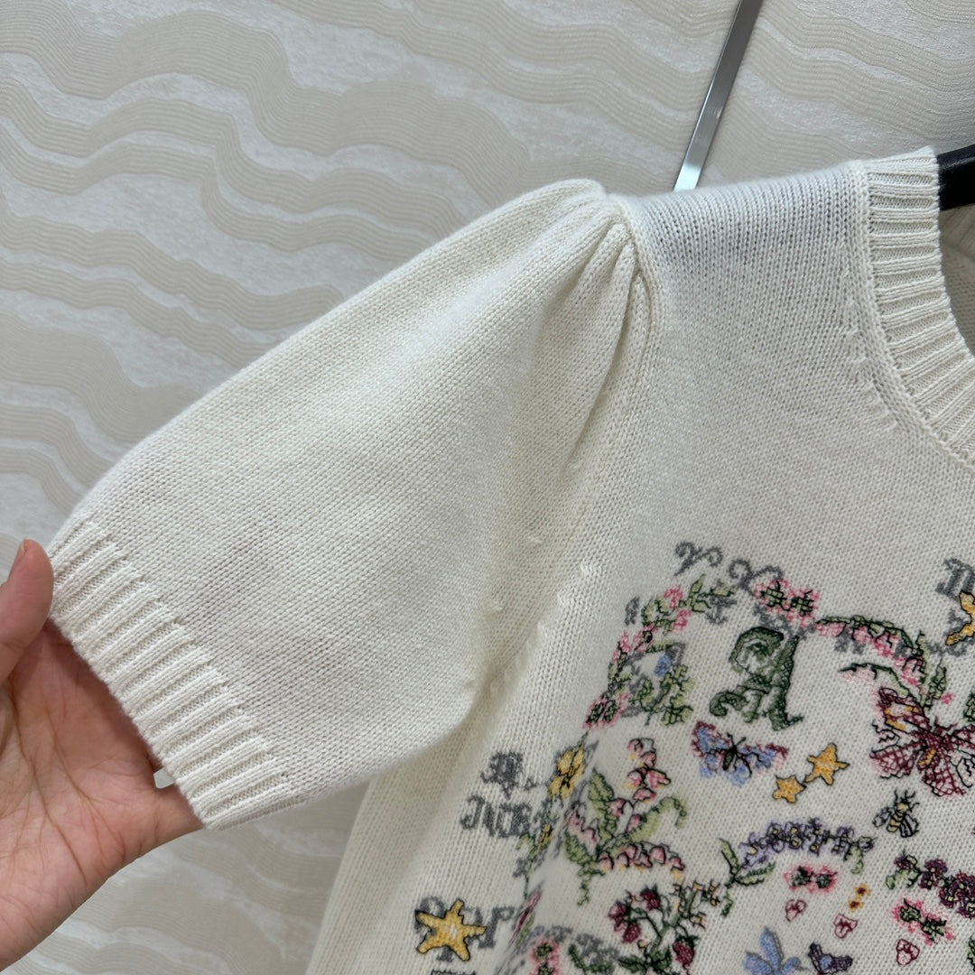 Kurzärmeliger Pullover aus Kaschmir mit Kreuzstichstickerei